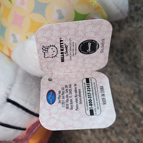 Hello Kitty Plush - Picture 4 of 4